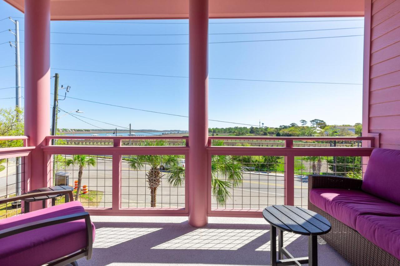 Hotel Folly With Marsh And Sunset Views 폴리 비치 외부 사진