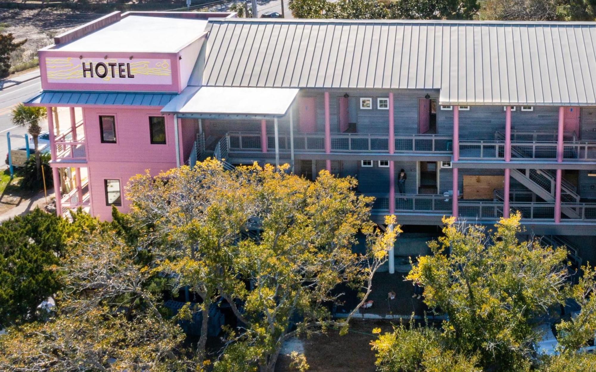 Hotel Folly With Marsh And Sunset Views 폴리 비치 외부 사진